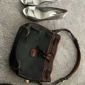 2 pair of shoes. Silver and navy blue 8.5m